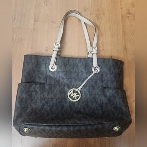 Michael Kors Signature Tote Bag